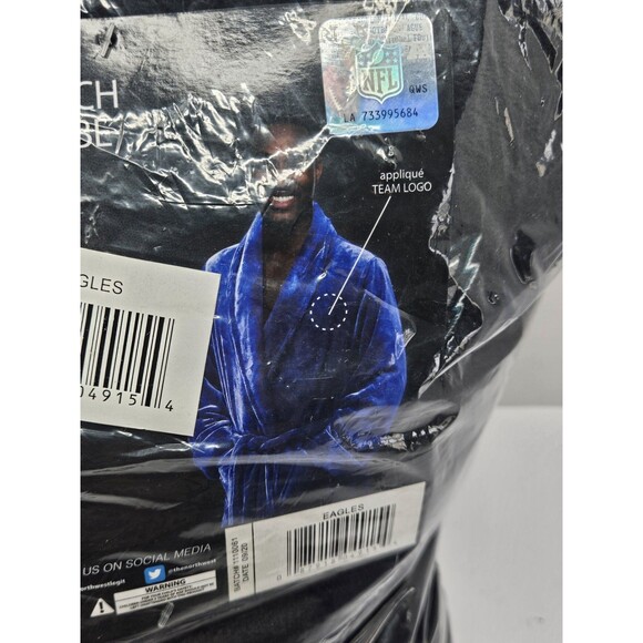 NFL Men's Philadelphia Eagles Silk Touch Bathrobe, 26" x 47" One Size Fits Most - Picture 3 of 5